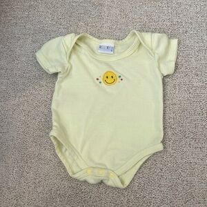 3/$15 SALE Hello Kids Smiley Face Onesie Size 0-3‎ Months